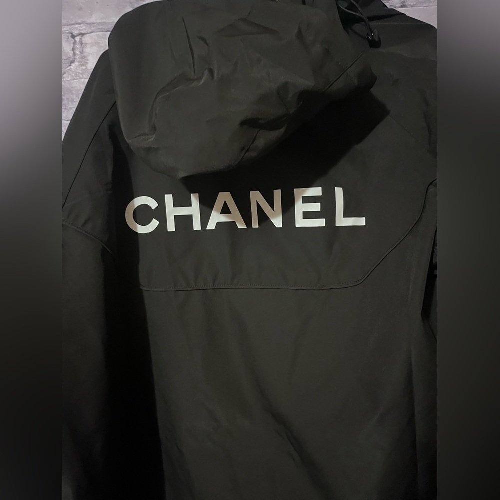Chanel Women's Black Jacket Oversized - Picture 6 of 16